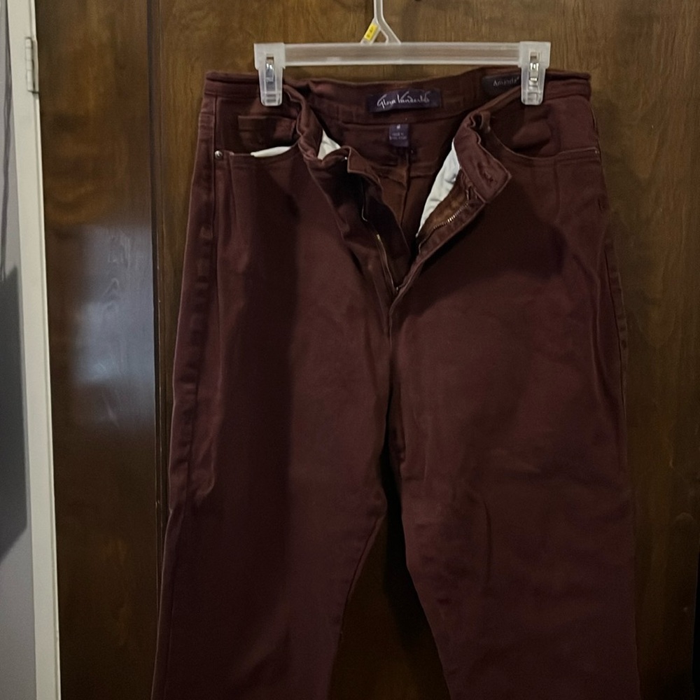 Gloria Vander 
Maroon color